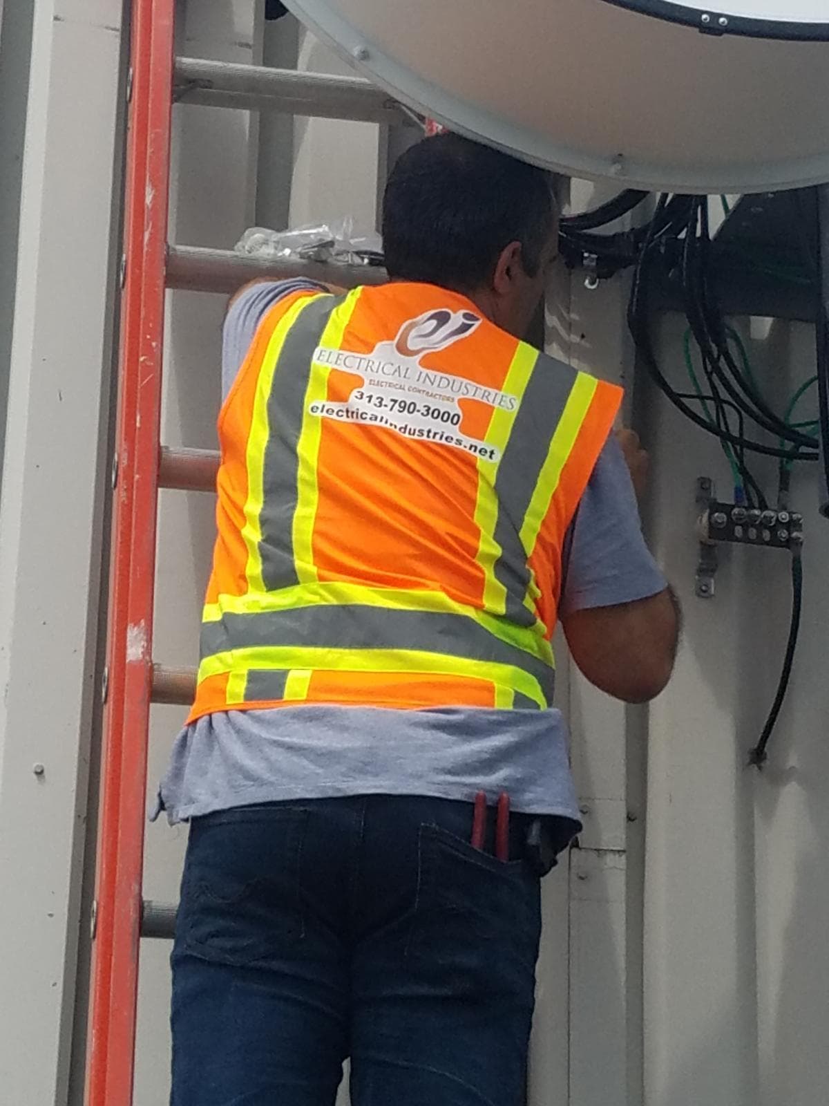 Gallery photos for High-Rise Communication Cable Installation Done Right: Image #3