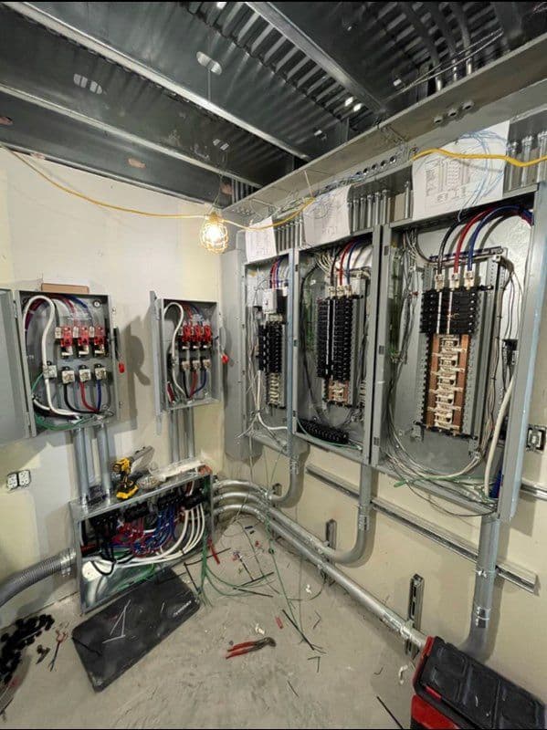 Gallery photos for Streamlined Power Panels Enhance Office Efficiency: Image #1